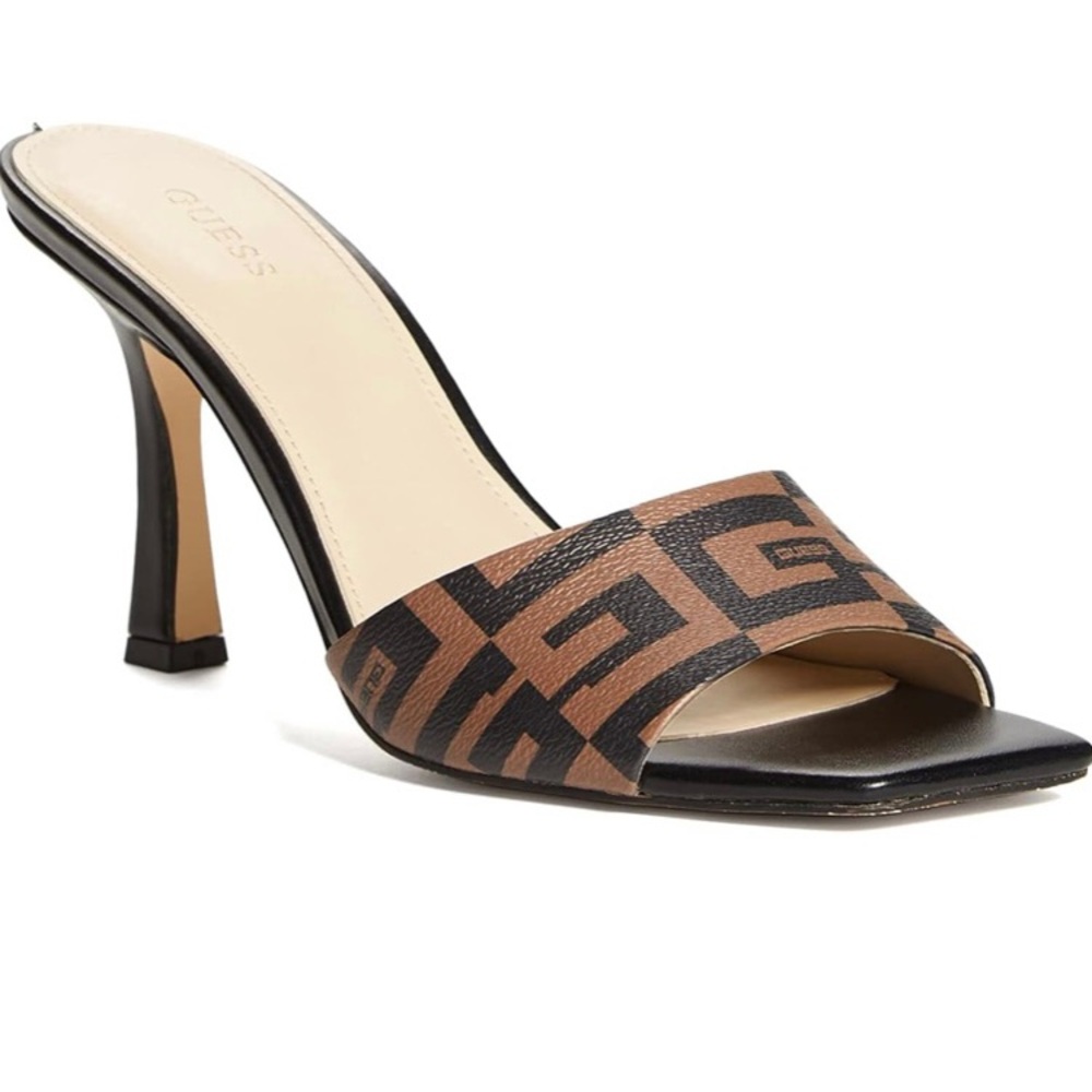 GUESS Women's Seldie Pump
